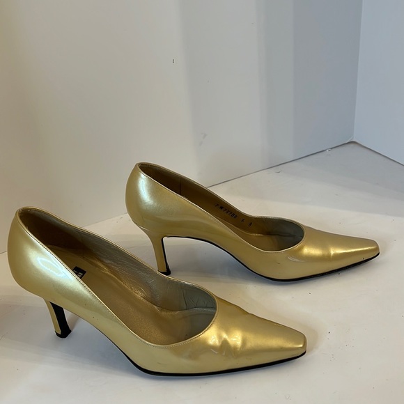 Stuart Weitzman Shoes - STUART WEITZMAN  PATENT LEATHER LIGHT GOLD  HEELS SZ 6 B